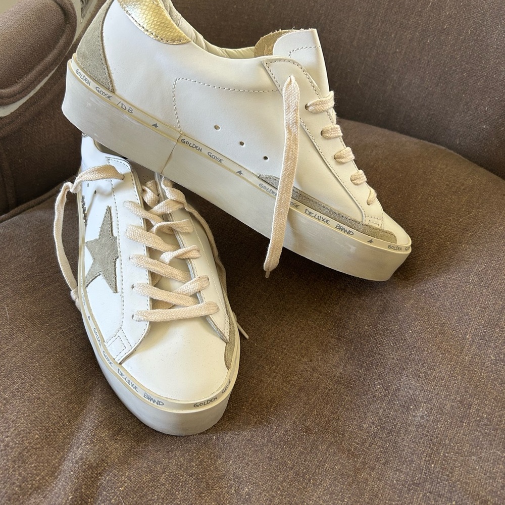 Golden Goose White Leather Sneakers with Beige Star and Gold Heel. NEW - Picture 2 of 5